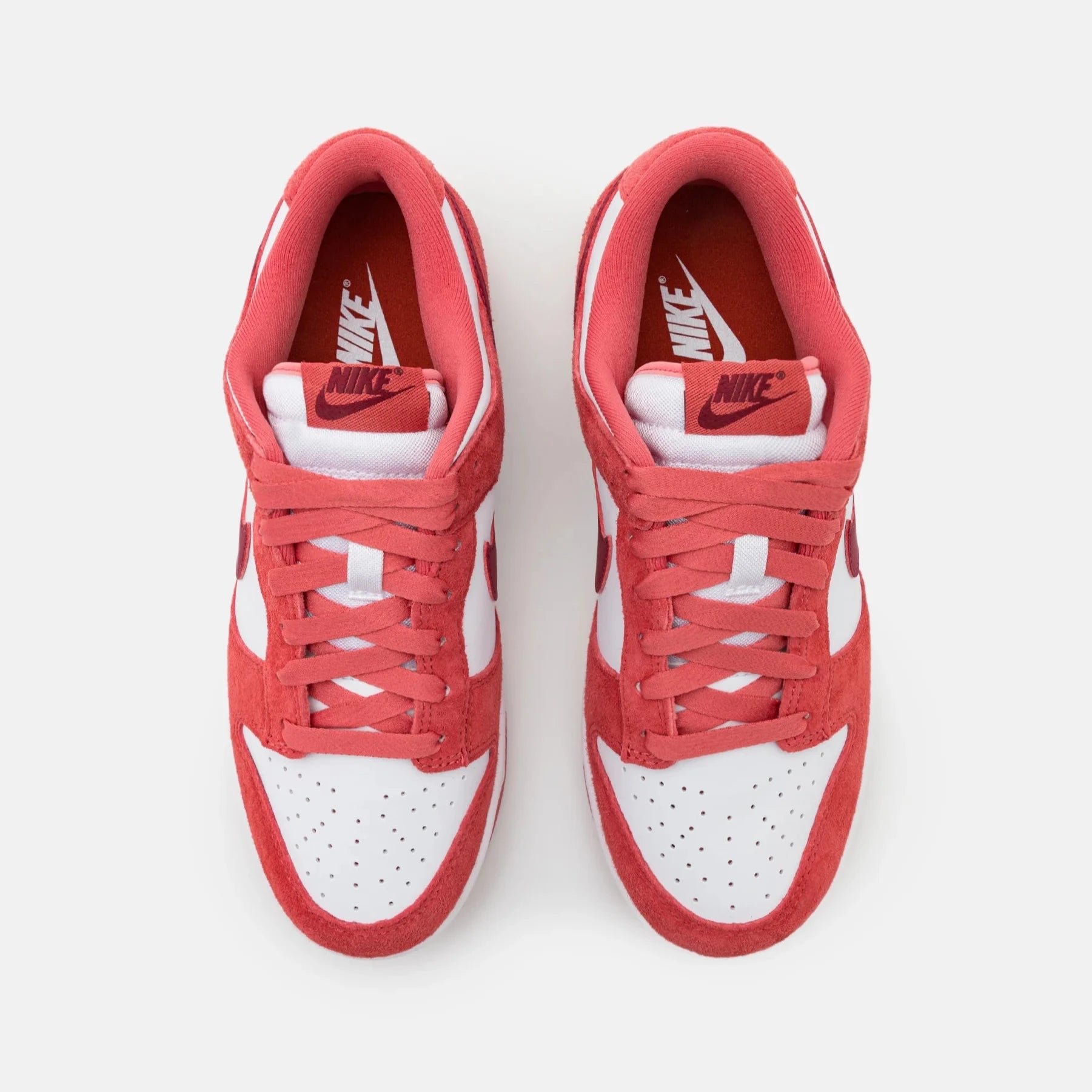 NIKE DUNK VALENTINE'S DAY