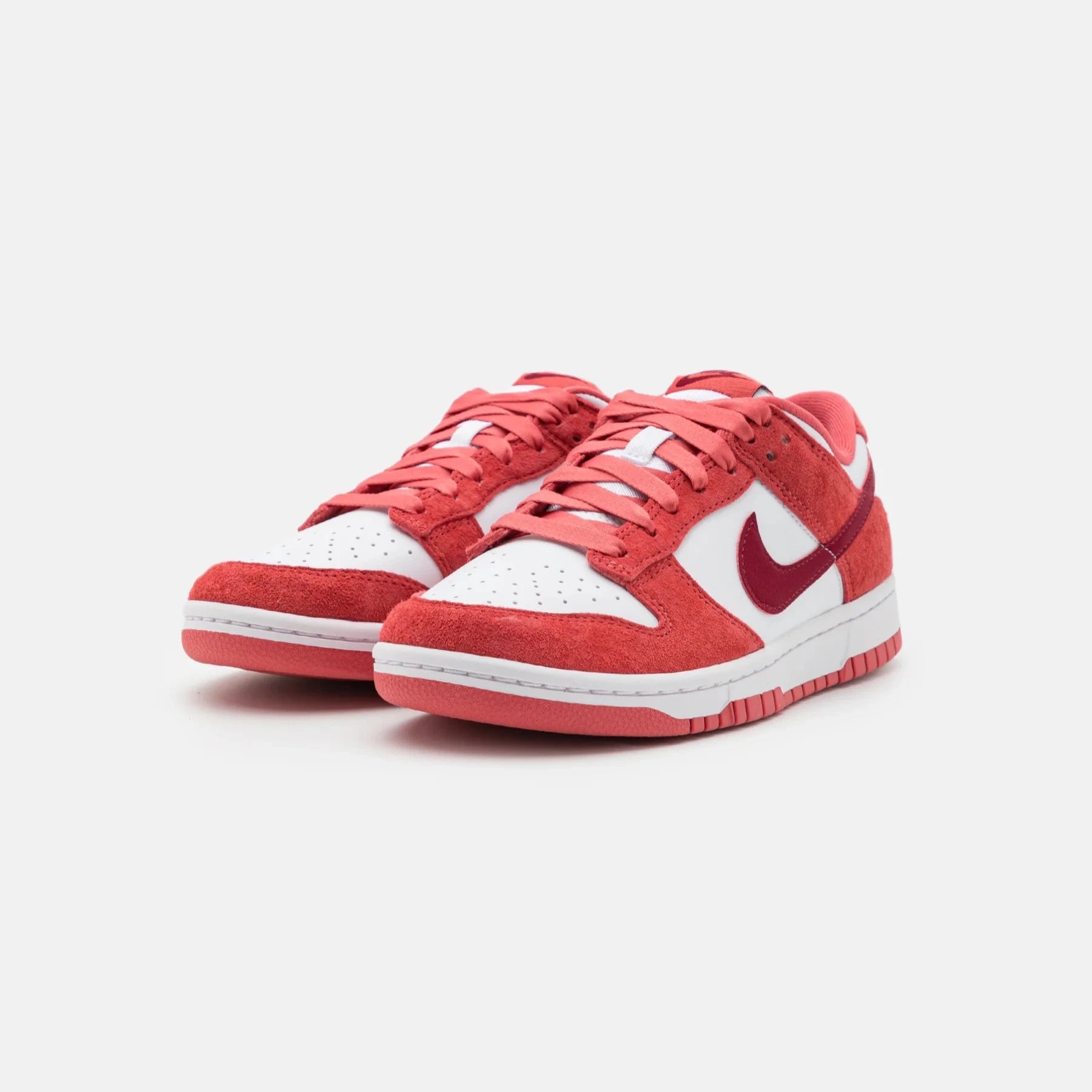 NIKE DUNK VALENTINE'S DAY