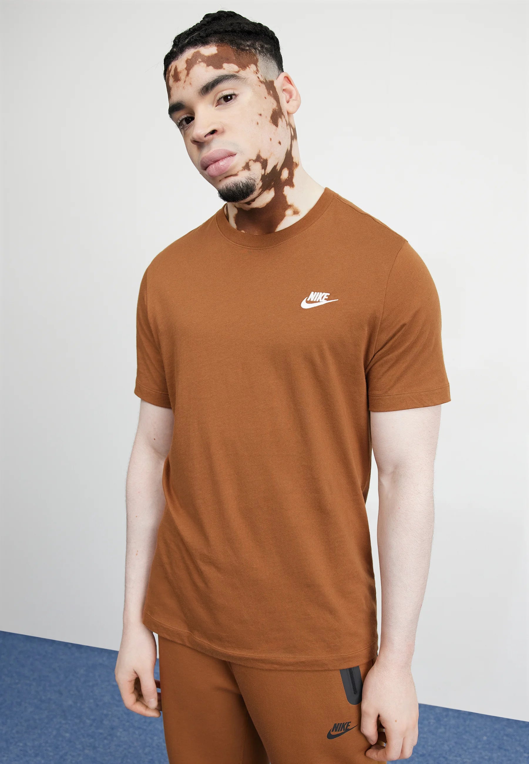 NIKE SPORTSWEAR T-SHIRT
