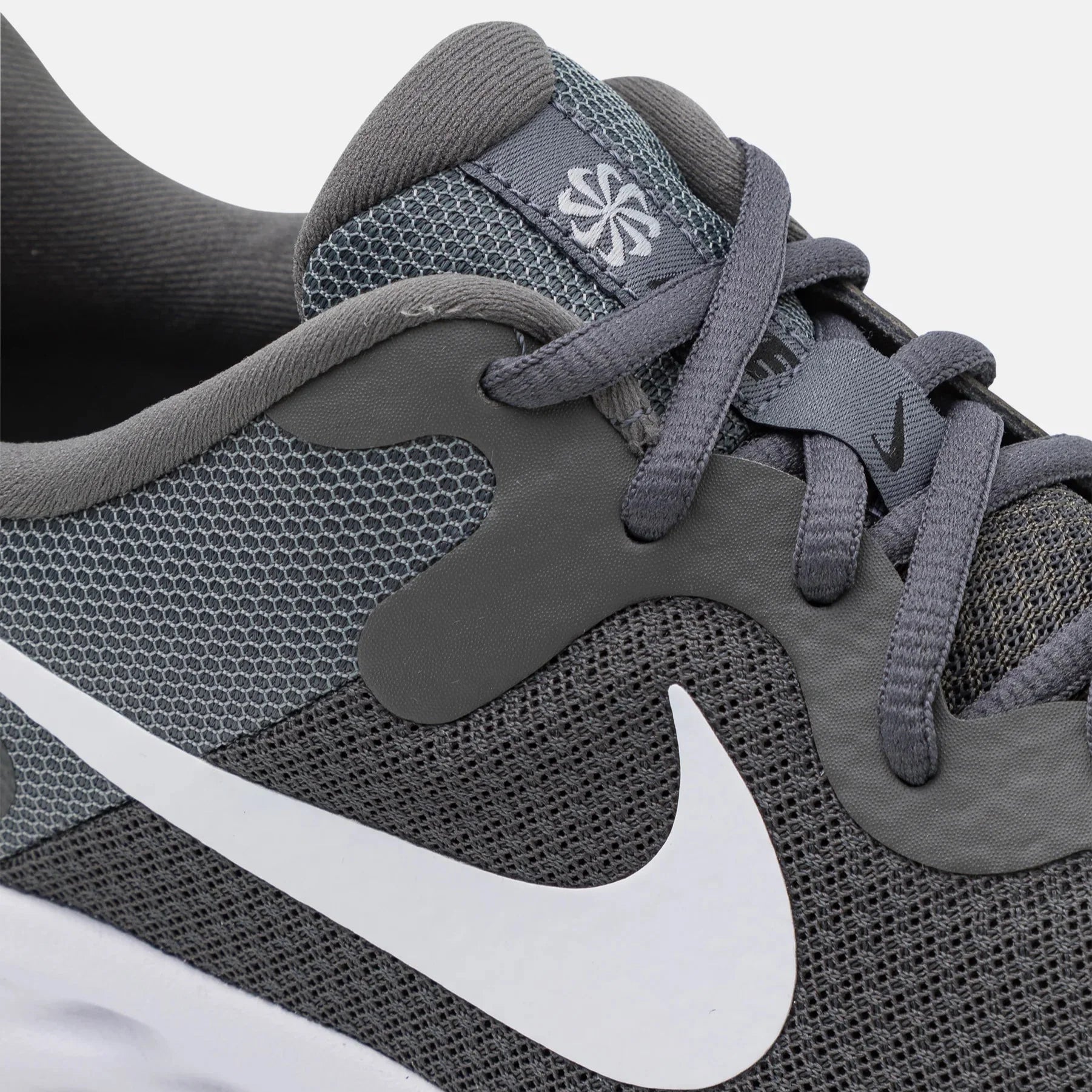 Nike Performance Revolution