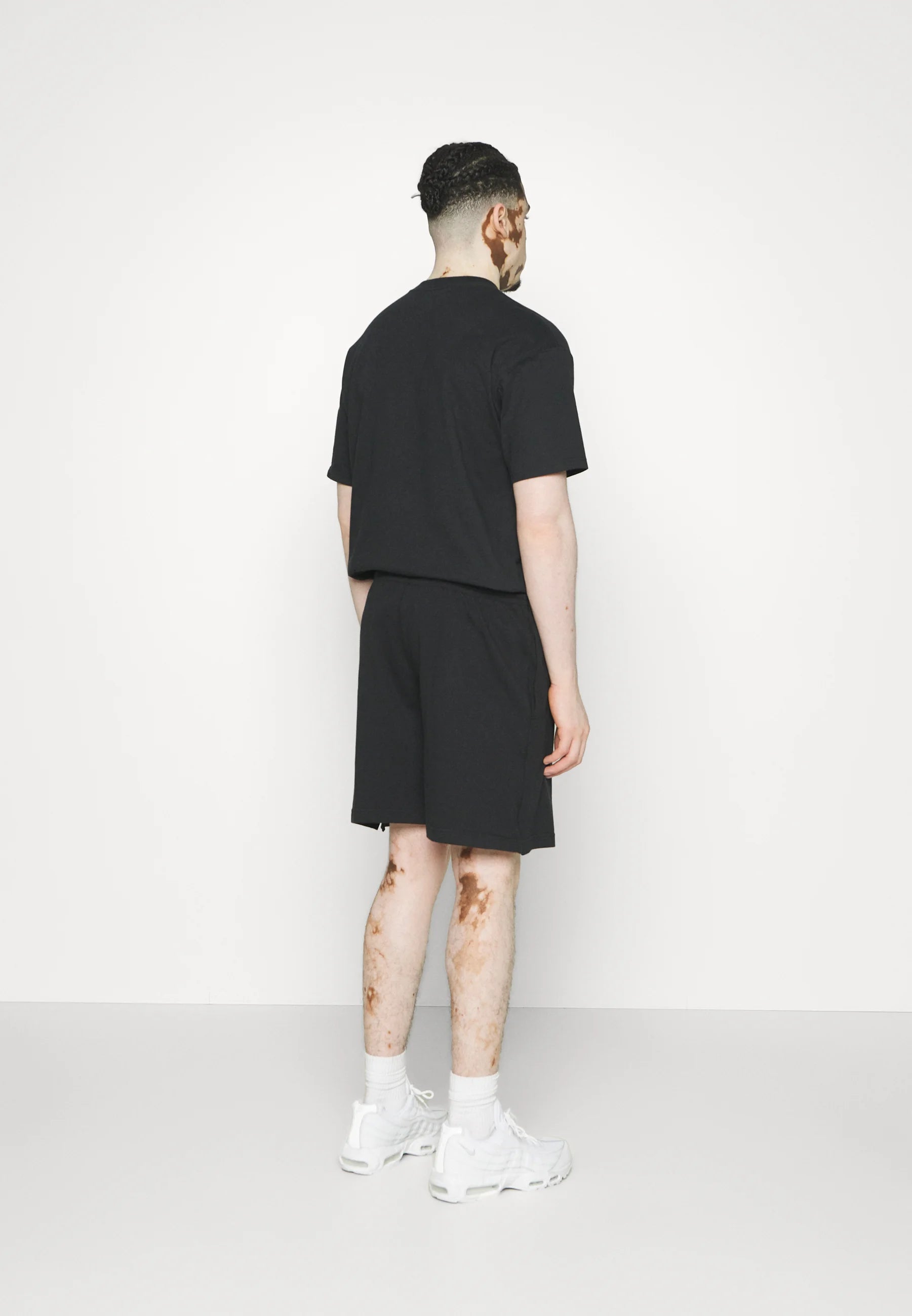 NIKE SPORTSWEAR SHORTS